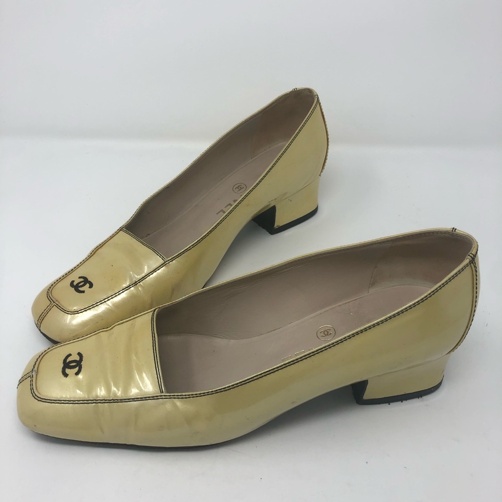 Vintage CHANEL leather loafers heels